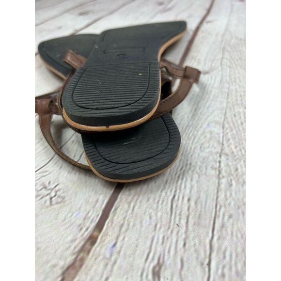 Two pair of sandals women’s one tan and the other brown size 10￼ - Picture 4 of 9